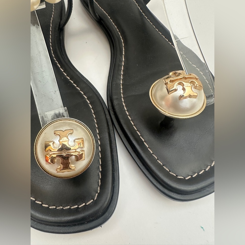 Tory Burch Melody black leather sandals gold-tone hardware pearl accents Sz 38 - Picture 3 of 11